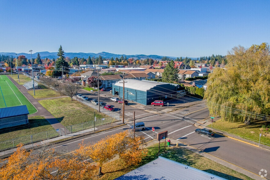 Primary Photo Of 475 NE 17th St, McMinnville Storefront For Sale