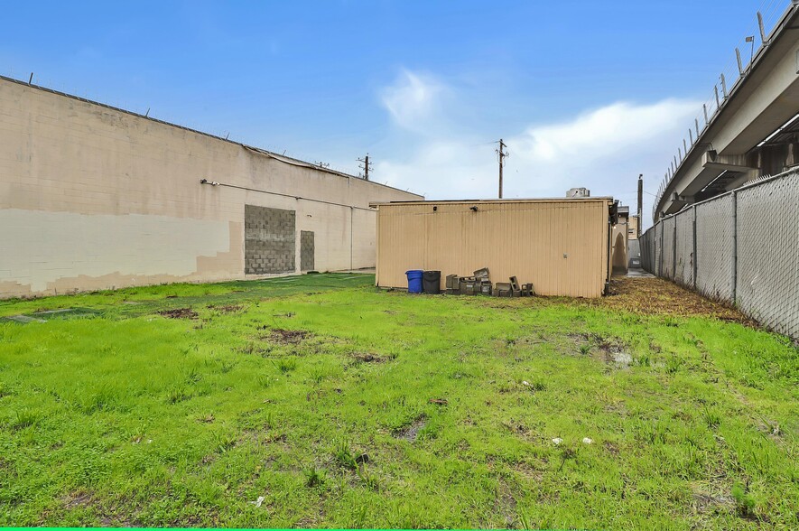 More Photos Of 1025 44th Ave, Oakland Warehouse For Sale