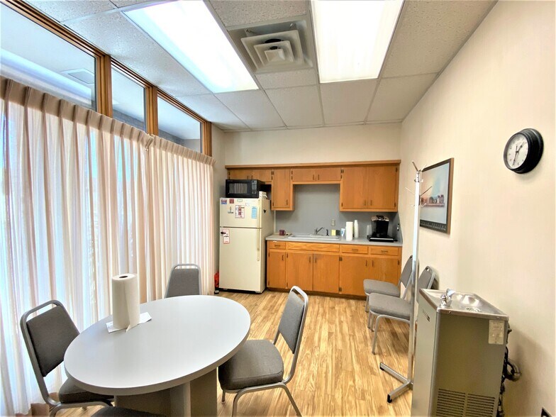 More Photos Of 119 S Main St, Lockhart Office For Lease