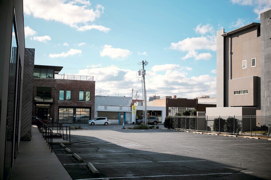 More Photos Of 222 S Kenosha Ave, Tulsa Storefront Retail Office For Lease