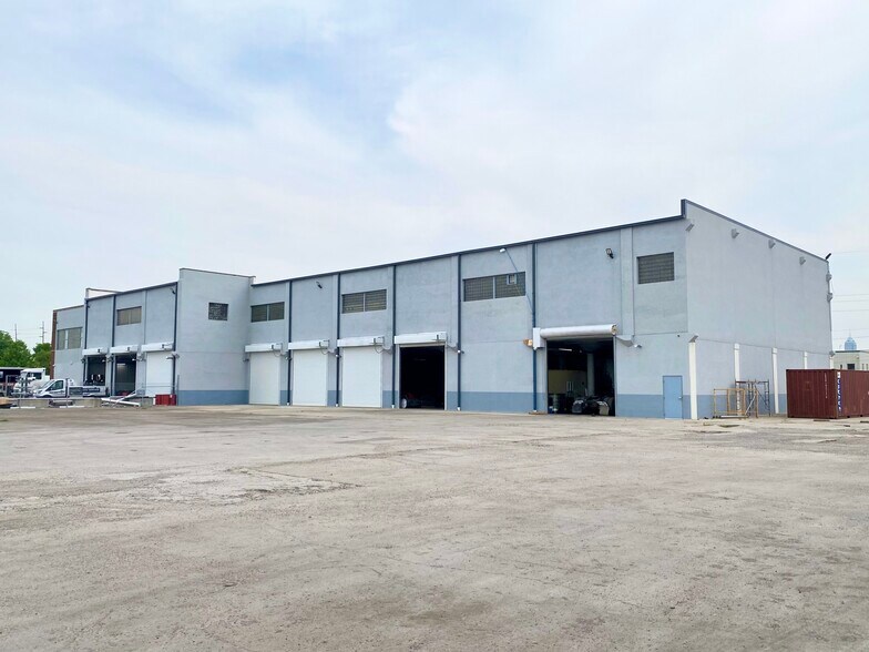 More Photos Of 220 S Belmont Ave, Indianapolis Warehouse For Lease