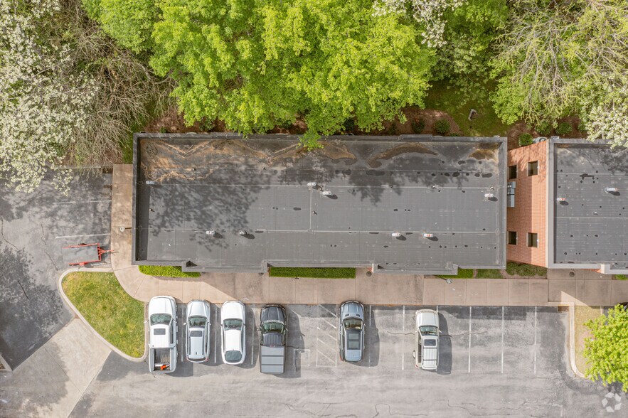 More Photos Of 106 Mission Ct, Franklin Office For Sale