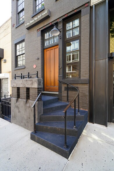 More Photos Of 515 W 19th St, New York Storefront For Lease