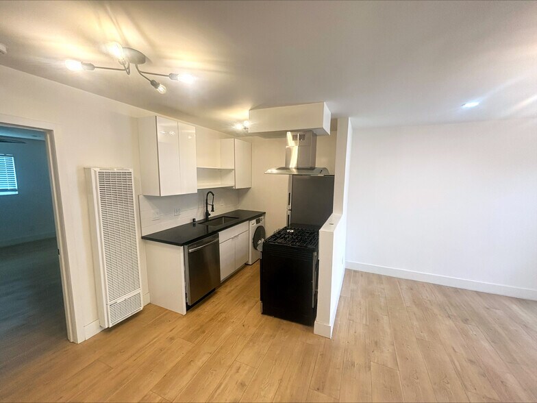 More Photos Of 2626 Cloverfield Blvd, Santa Monica Apartments For Sale