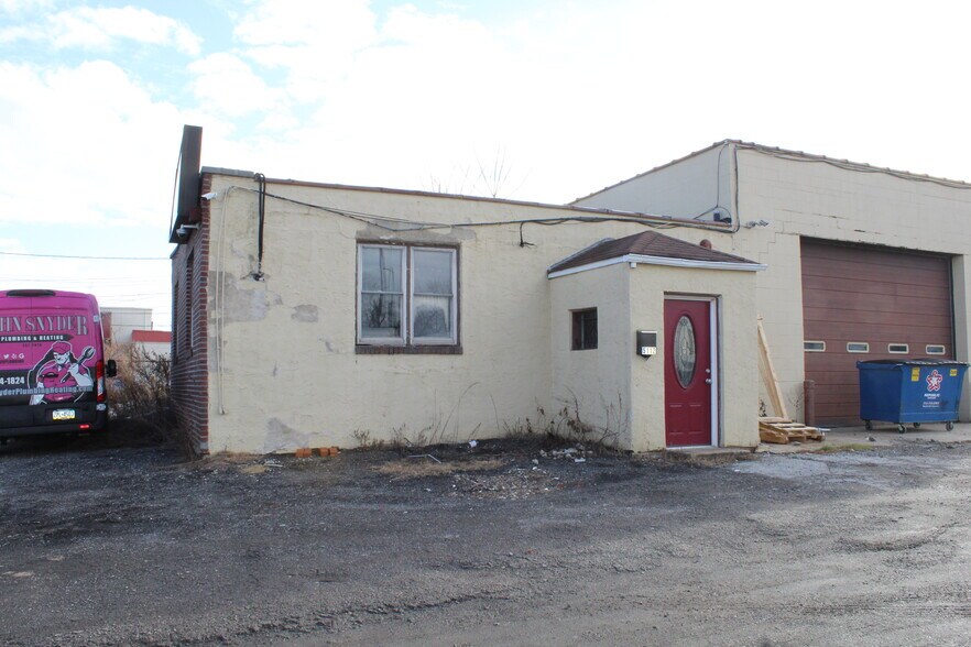 More Photos Of 5112 Umbria St, Philadelphia Light Manufacturing For Lease
