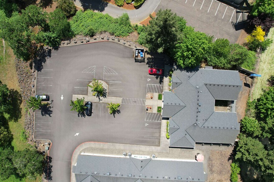 More Photos Of 870 82nd Dr, Gladstone Office For Lease