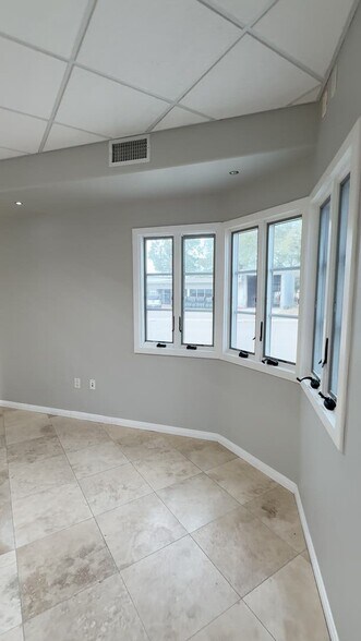 Primary Photo Of 530 Metcalf, Conroe Flex For Lease