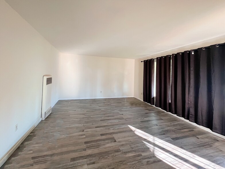 More Photos Of 921 Rivera Dr, Sacramento Apartments For Sale