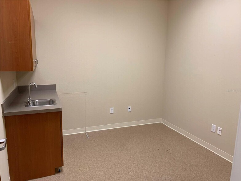 More Photos Of 25097 Olympia Ave, Punta Gorda Medical For Lease
