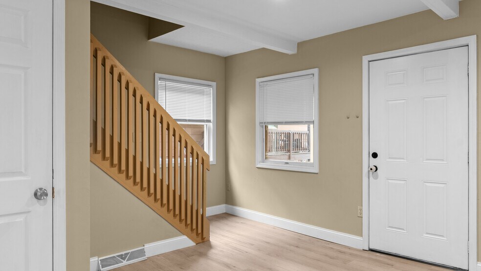 More Photos Of 55 Washington St, Lockport Apartments For Sale