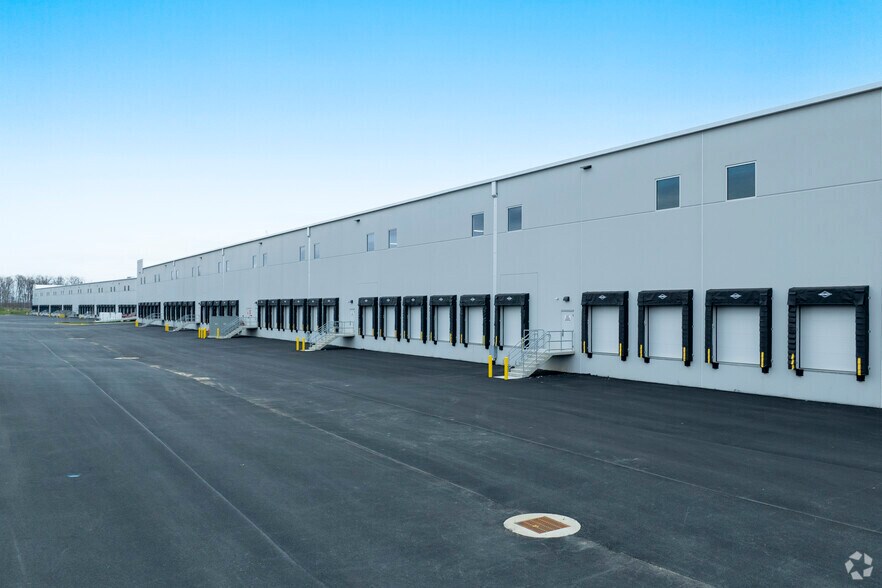 More Photos Of 11501 University Blvd, Manassas Unknown For Lease