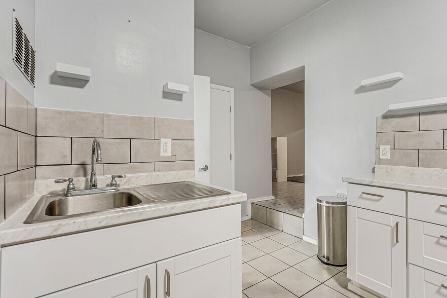 More Photos Of 2222 Bassett Ave, El Paso Storefront Retail Residential For Sale