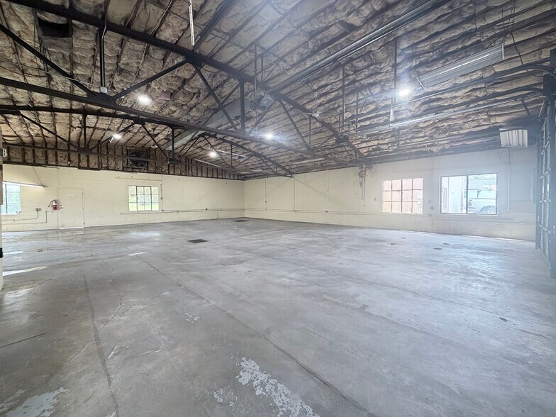 More Photos Of 209 N Estill Ave, Richmond Warehouse For Lease