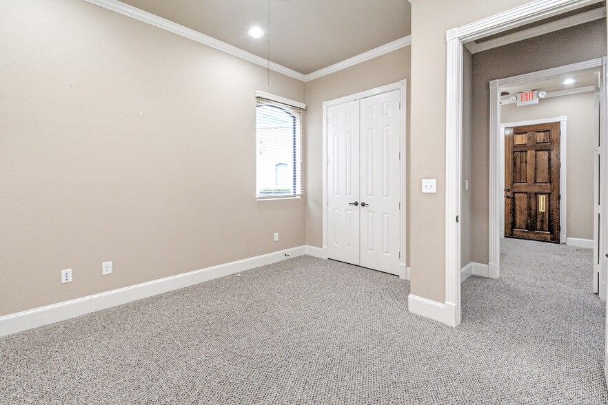 More Photos Of 1828 Snake River Rd, Katy Medical For Lease