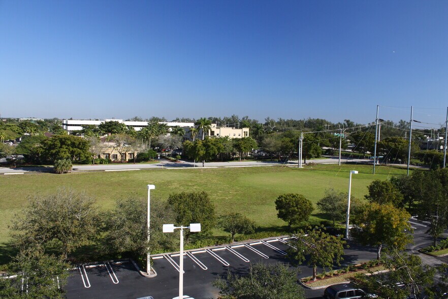 More Photos Of 14400 NW 77th Ct, Miami Lakes Office For Lease