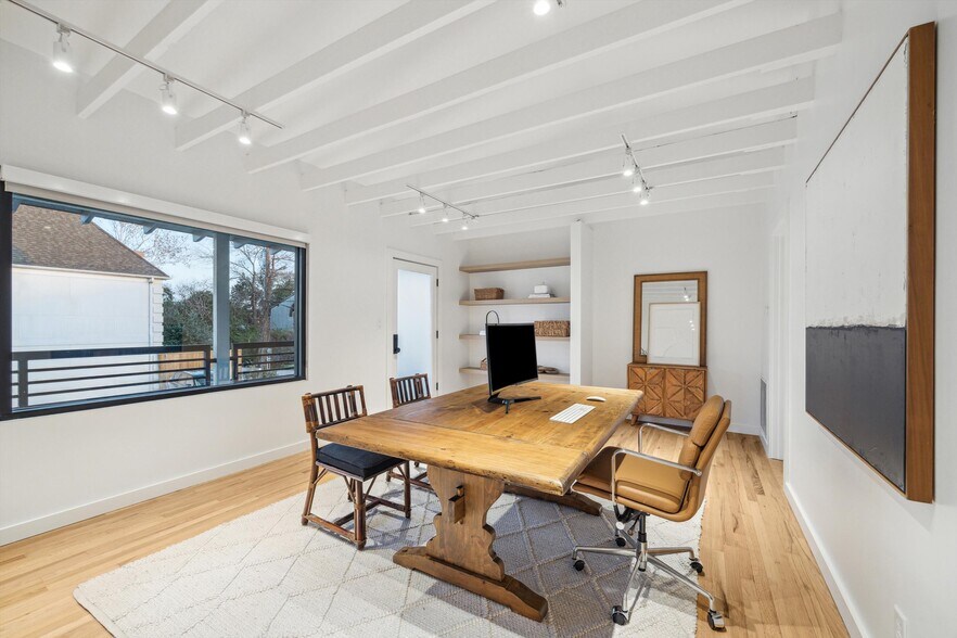 More Photos Of 2412 Bartlett St, Houston Loft Creative Space For Lease