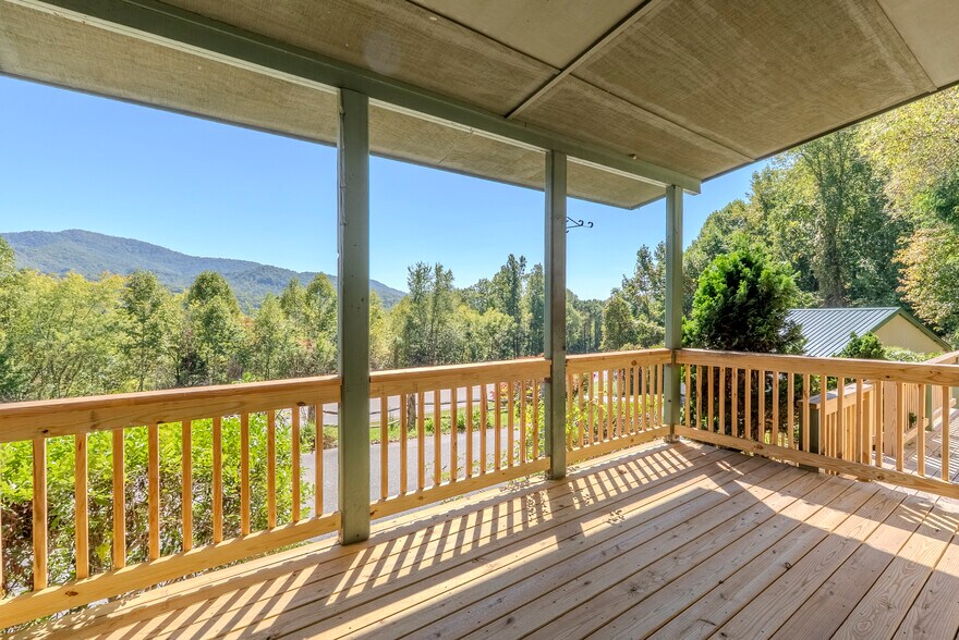 More Photos Of 8356 Sylva Rd, Franklin Office For Sale