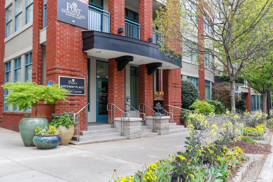 More Photos Of 120 N Cedar St, Charlotte Apartments For Lease