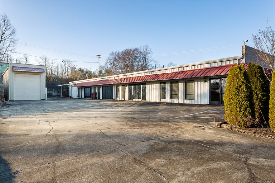 Primary Photo Of 3105 Industrial Dr, Johnson City Warehouse For Lease