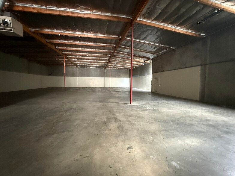 More Photos Of 6917-6921 Valjean Ave, Van Nuys Showroom For Lease