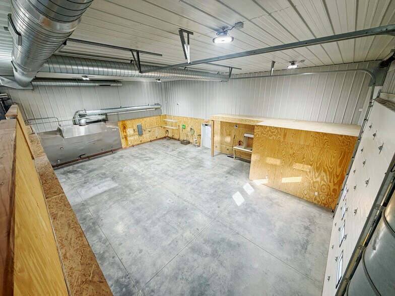 More Photos Of 1415 E Railroad St, Laurel Warehouse For Lease