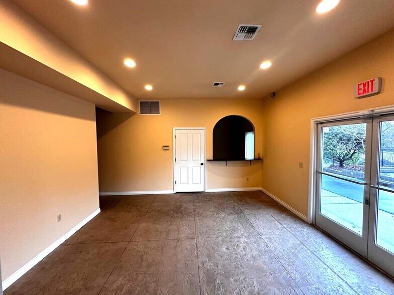 More Photos Of 10205 Lake City Way NE, Seattle Medical For Sale