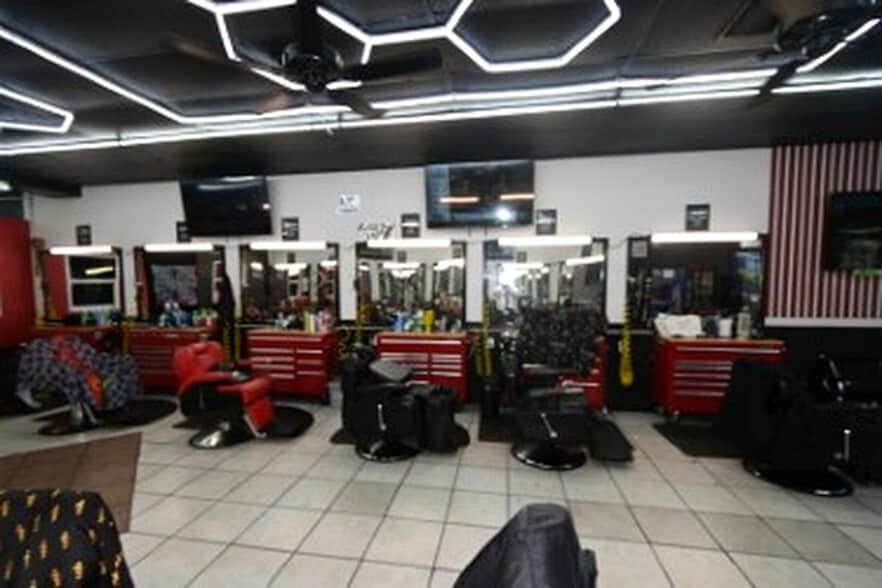 More Photos Of 2711 N Pine Hills Rd, Orlando Storefront For Sale