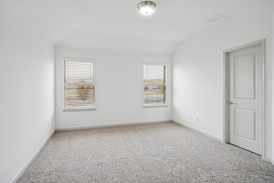 More Photos Of 6408 Segovia Ranch, San Antonio Apartments For Sale