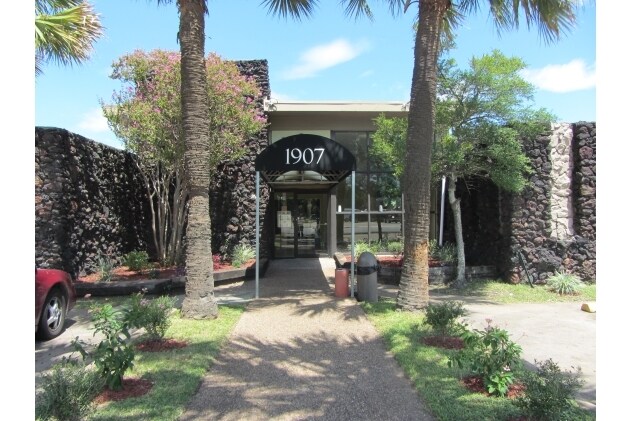 More Photos Of 1907 Southmore Ave, Pasadena Medical For Sale