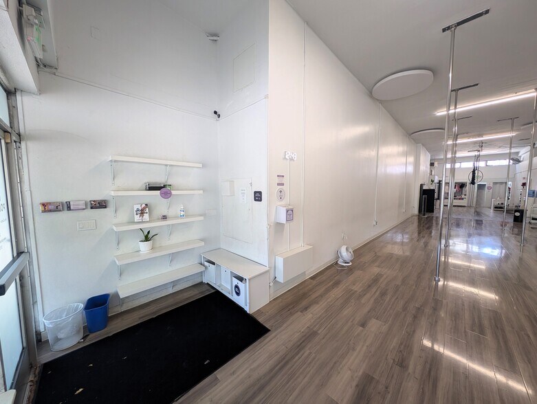 More Photos Of 364-366 Grand Ave, Oakland Storefront Retail Office For Lease