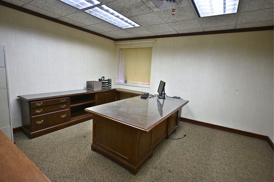 More Photos Of 2650 Biscayne Blvd, Miami Office For Lease