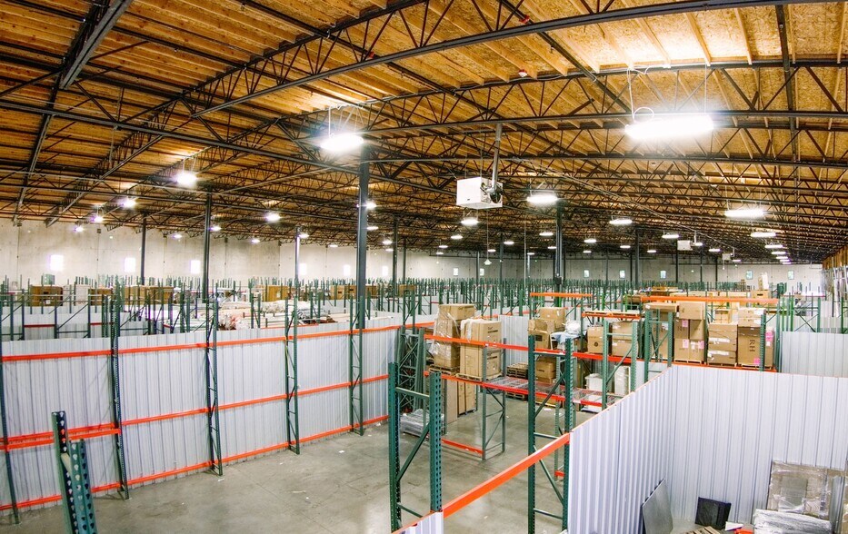 More Photos Of 21350 Lassen St, Chatsworth Warehouse For Lease