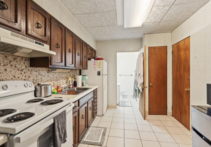 More Photos Of 320-322 3rd St, California Storefront Retail Residential For Sale