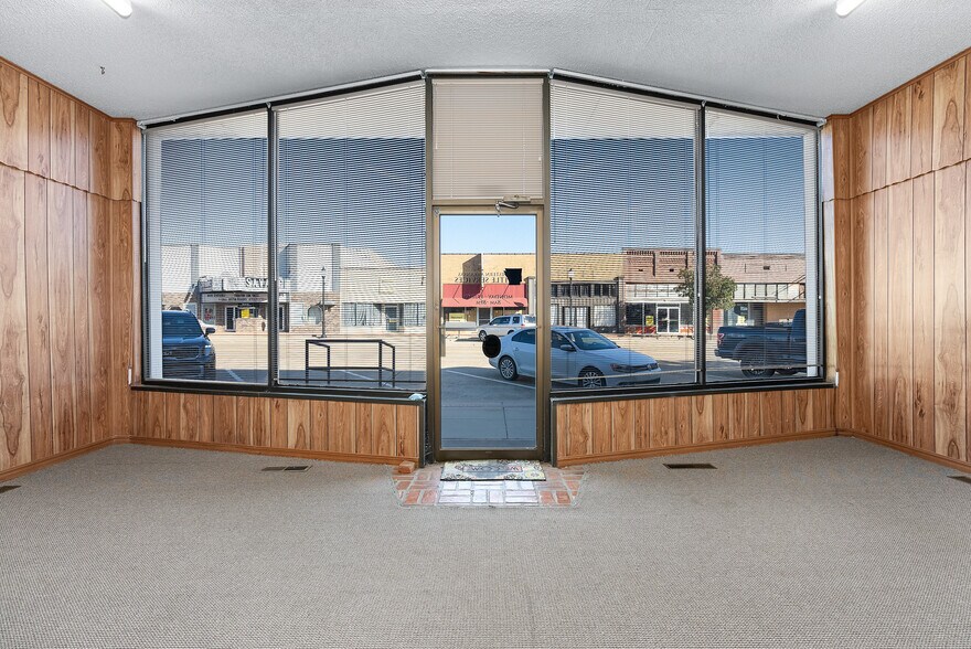 More Photos Of 155 N Broadway Ave, Booneville Storefront For Sale