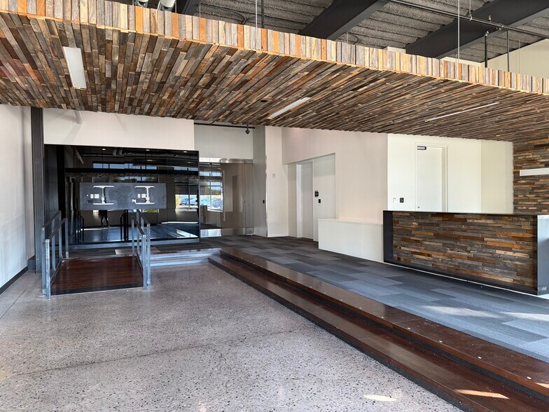 More Photos Of 801 S 60th St, West Allis Office For Lease