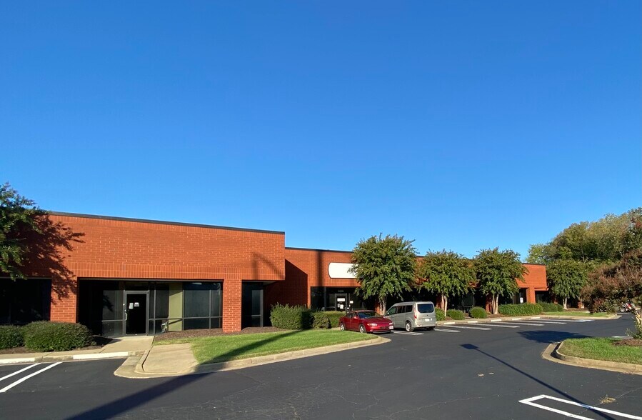 More Photos Of 5100-5190 Commerce Rd, Richmond Unknown For Lease