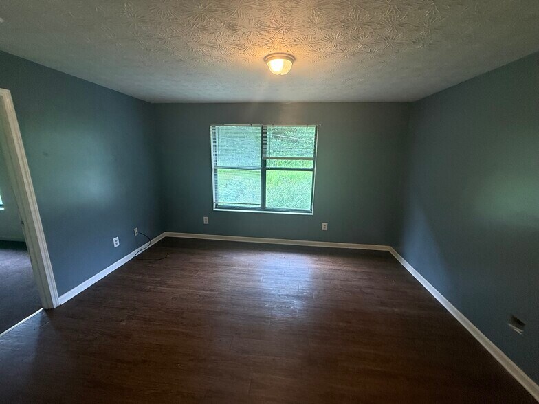 More Photos Of 77 Quail Holw, Inez Apartments For Sale