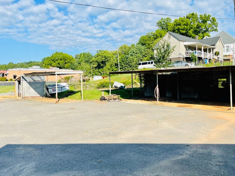 More Photos Of 500 W Fleming Dr, Morganton Warehouse For Lease