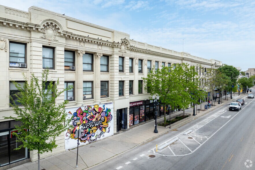 More Photos Of 4554 N Broadway, Chicago Office For Sale