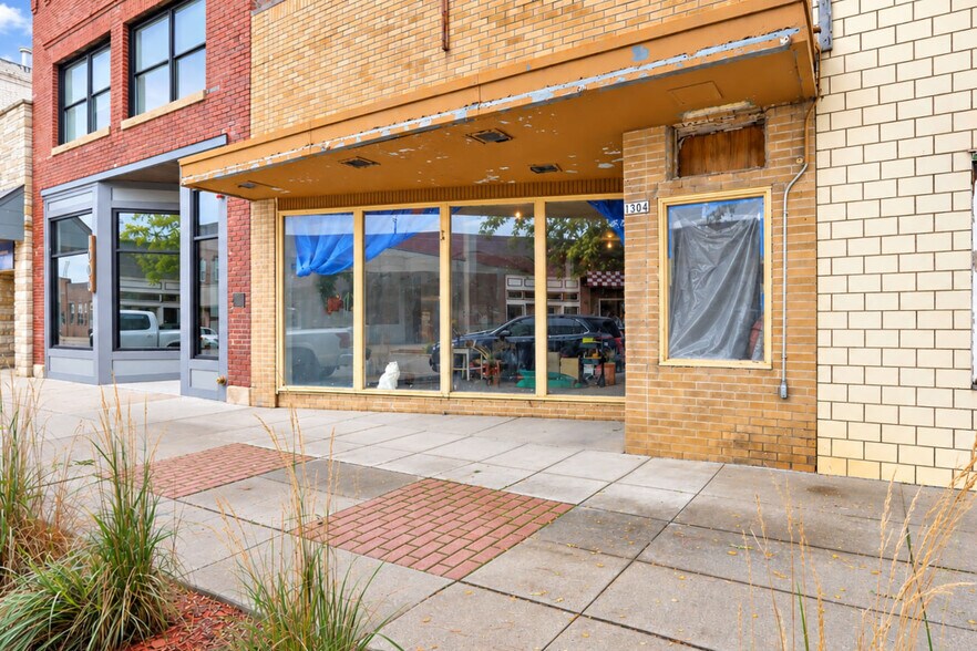 Primary Photo Of 1304 2nd St, Perry Storefront For Sale