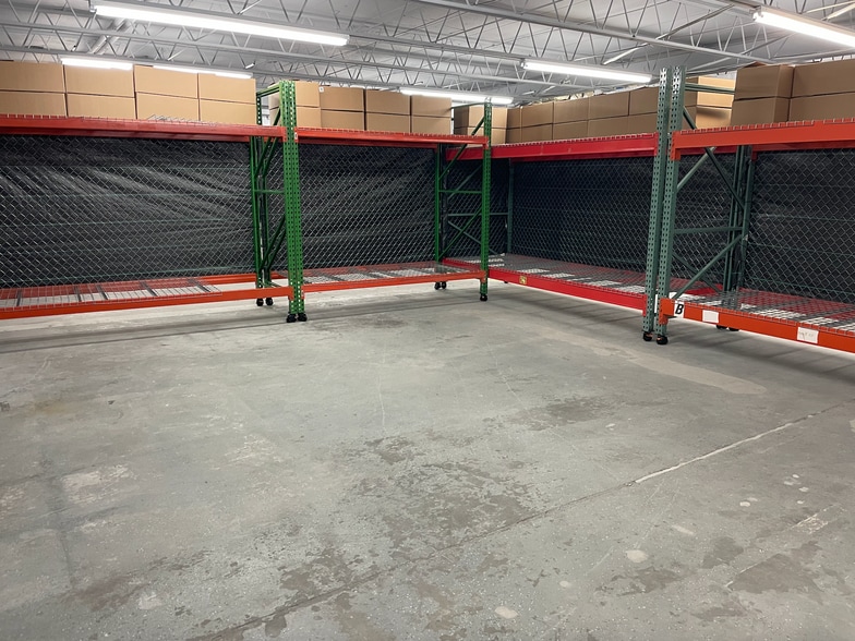 More Photos Of 5622 New Peachtree Rd, Chamblee Warehouse For Lease