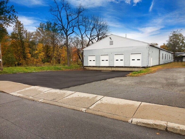 More Photos Of 3 Edwards Pl, Ellenville Warehouse For Lease