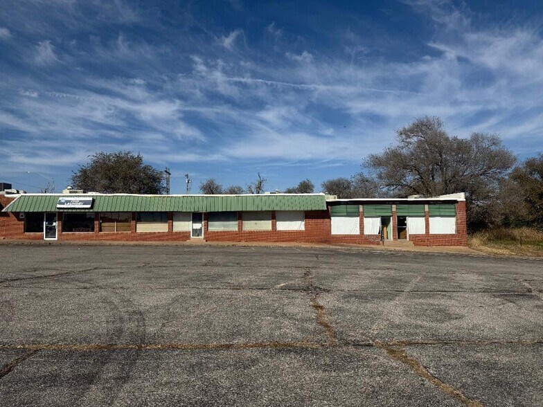 More Photos Of 2901 S Van Buren St, Enid Hotel For Sale