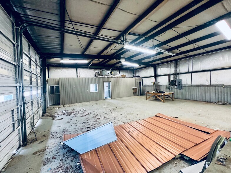 More Photos Of 504 N 2nd St, Booneville Auto Repair For Sale