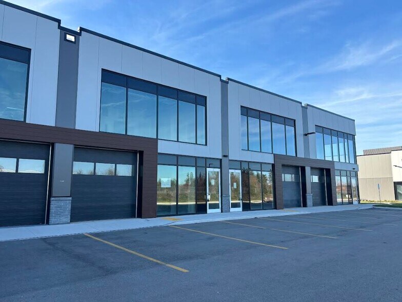 More Photos Of 585 Hanlon Creek Blvd, Guelph Showroom For Lease