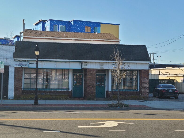 Primary Photo Of 1664 Union Blvd, Bay Shore Restaurant For Lease