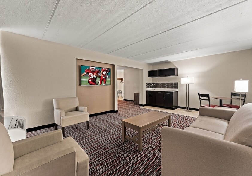 More Photos Of 2545 N 5th Street Hwy, Reading Hotel For Sale