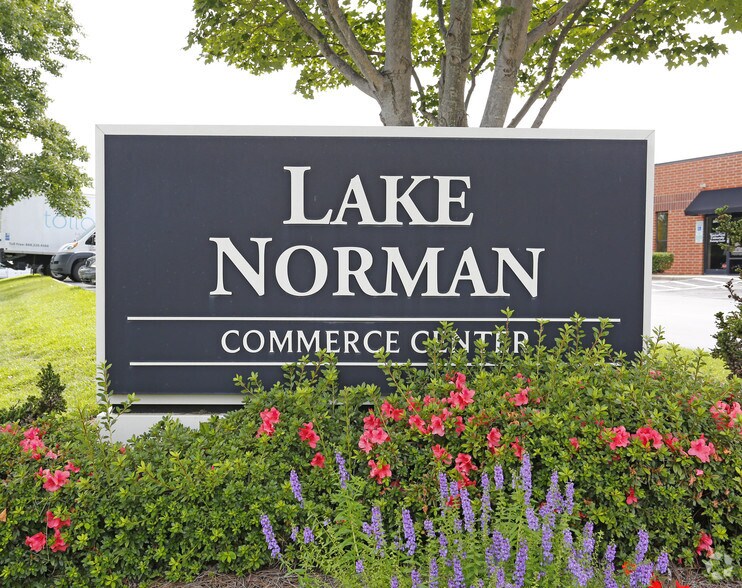 More Photos Of 20464 Chartwell Center Dr, Cornelius Unknown For Lease