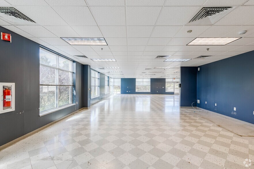 More Photos Of 120-140 E Kensinger Dr, Cranberry Township Office For Sale