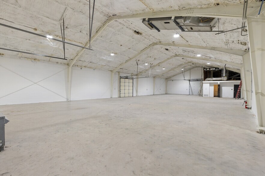 More Photos Of 3623-3625 E Vickery Blvd, Fort Worth Warehouse For Sale